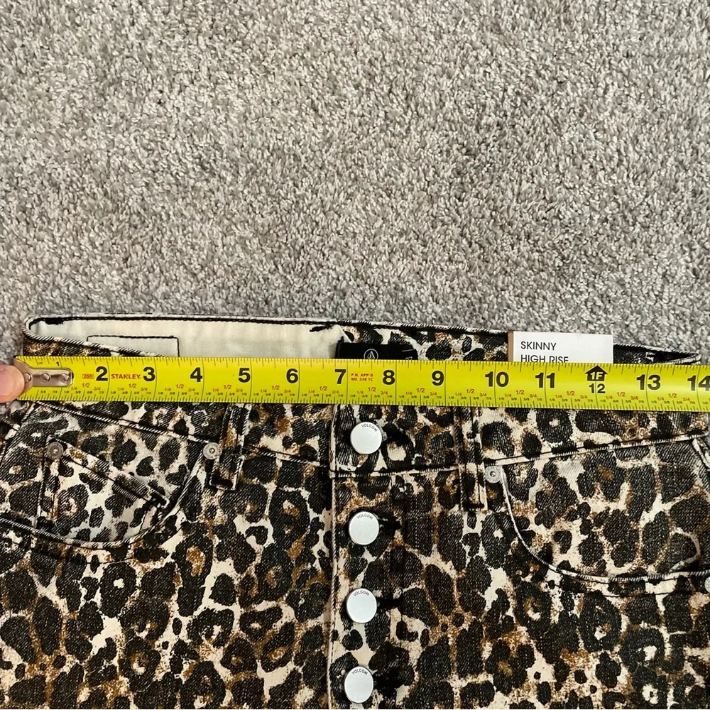 New Volcom Women’s 27 Leopard Print High Rise Button Fly Skinny Denim Jeans - Picture 8 of 16